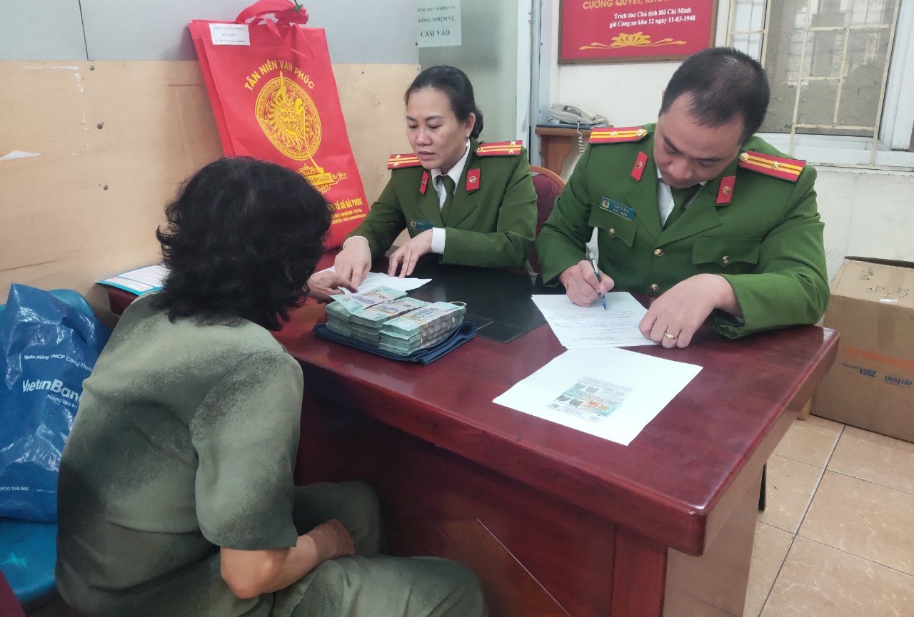 Phòng giao dịch ACB Thái Phiên gửi thư cảm ơn lực lượng Công an ngăn chặn vụ lừa đảo 600 triệu đồng tiền tiết kiệm